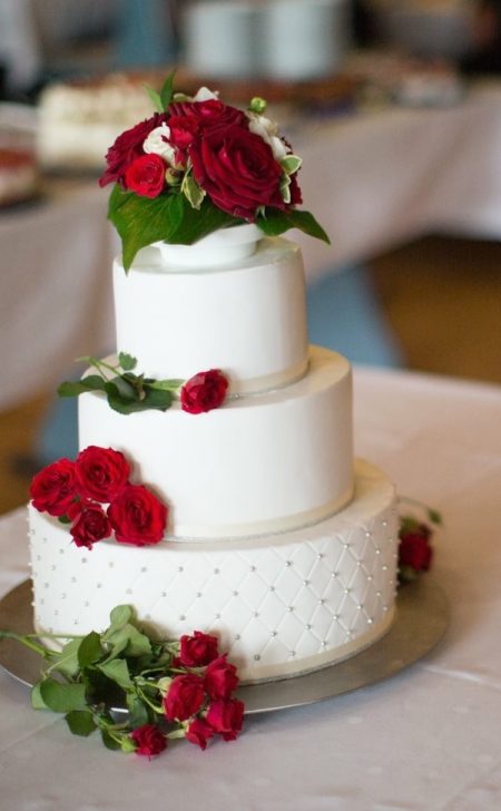 Hochzeitstorte rote Rosen